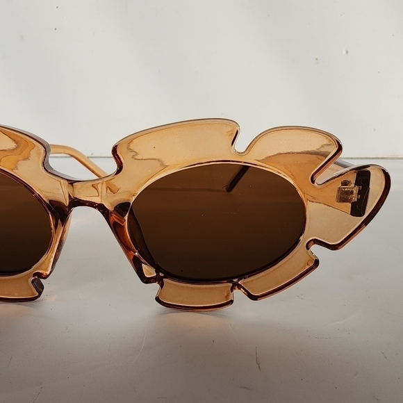 NEW Cute Taupe Bronze Floral Fashion Sunglasses main image 10